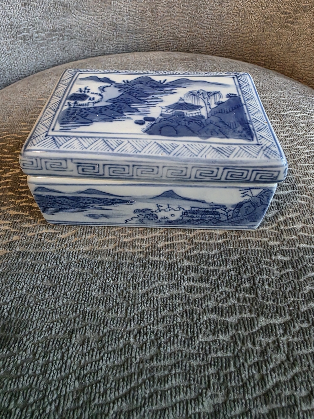 Chinese Export (Canton) Heirloom Blue And White Porcelain Trinket Box 1800s